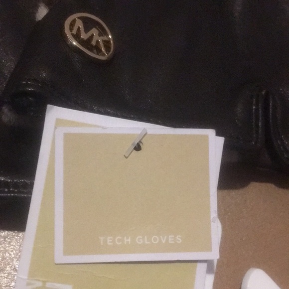 Brand New Michael Kors gloves - Picture 5 of 7